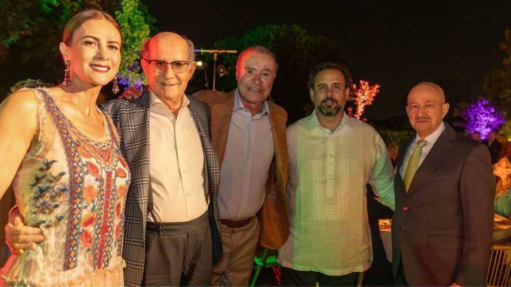 Reaparece Carlos Salinas de Gortari en una fiesta en España