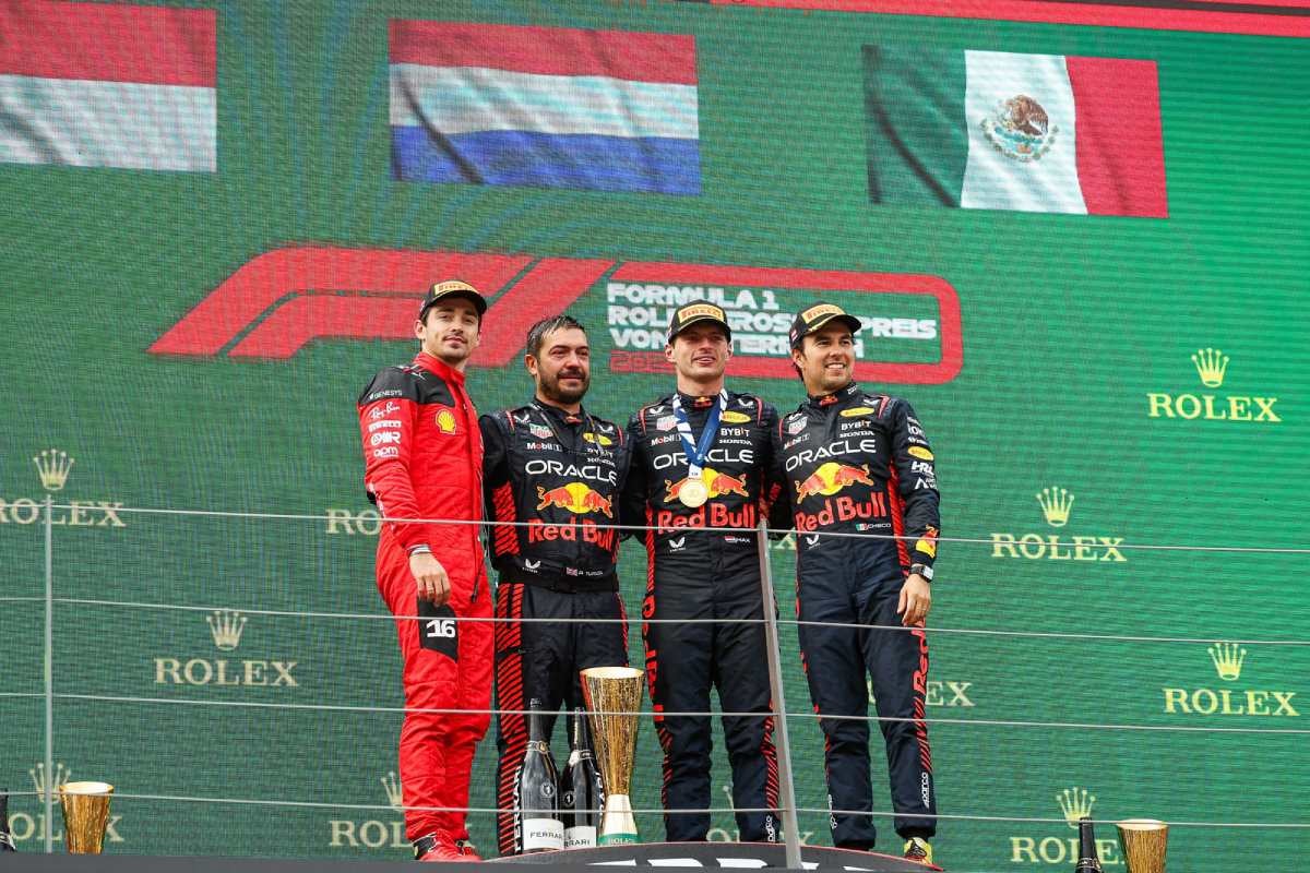 Checo subió al podio con Verstappen y Leclerc en 2023