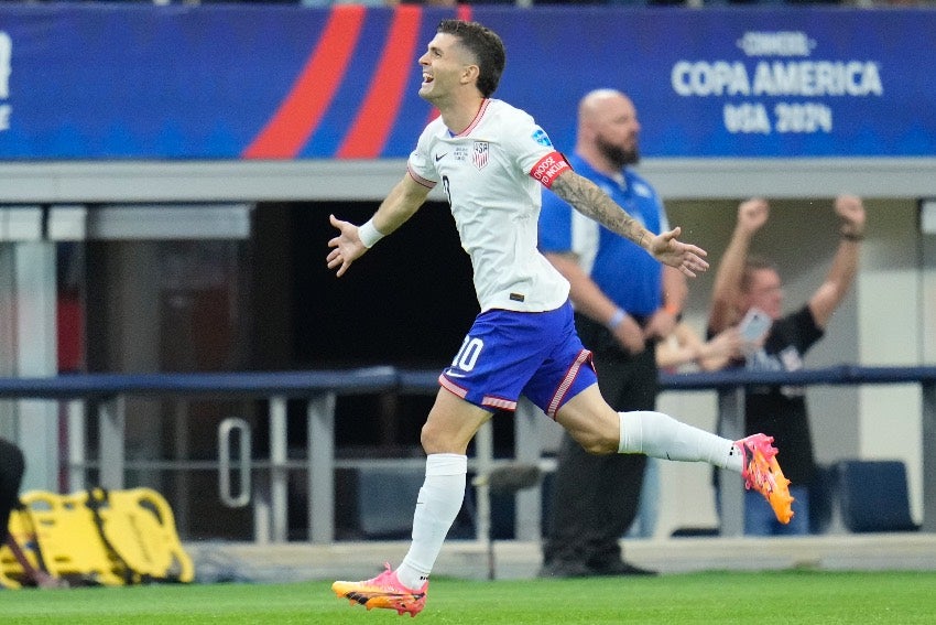 Pulisic en celebración de gol con Estados Unidos