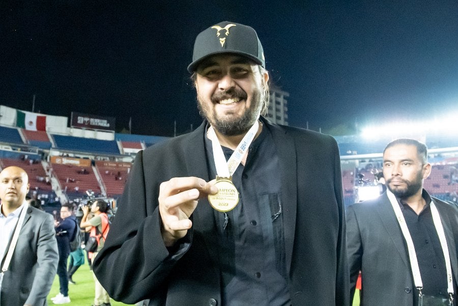 Amaury Vergara festejando título de Tapatío