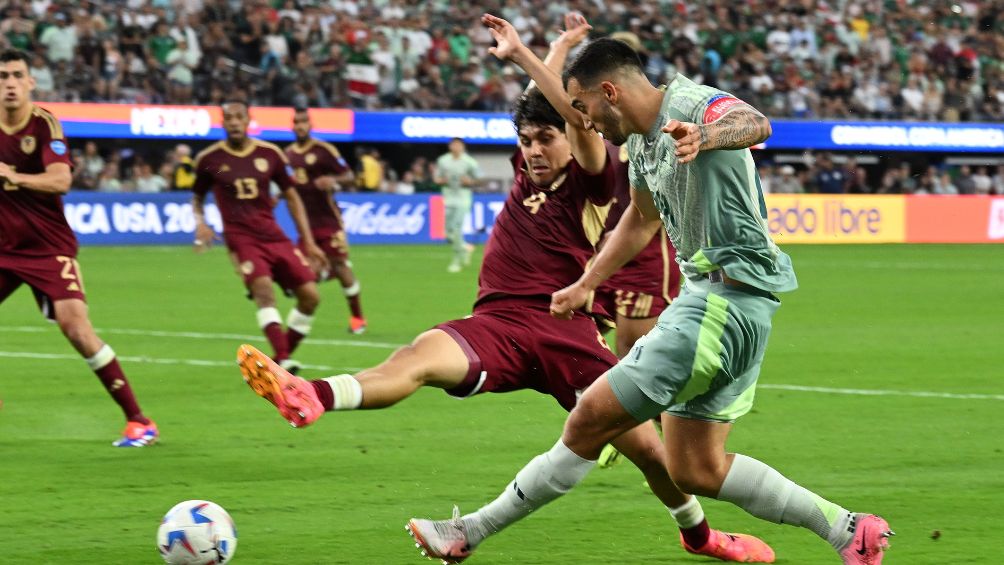 Chávez en el partido ante Venezuela