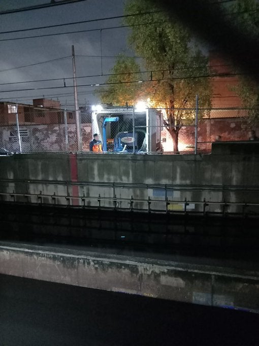 Desde la madrugada se está trabajando para liberar las vías del agua.