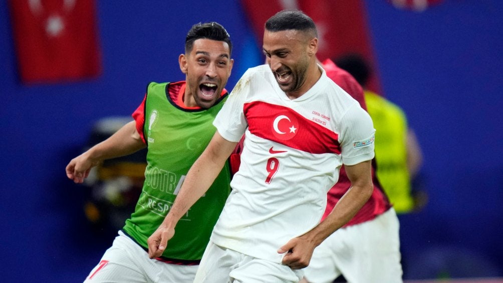 Turquía vence a Chequia y avanza de ronda en la Eurocopa