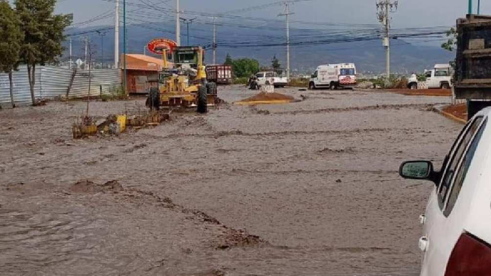 El Río San Martín aumentó su altura y se desbordó. 