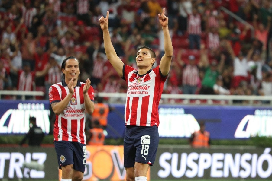 Ronaldo Cisneros saldrá de Chivas