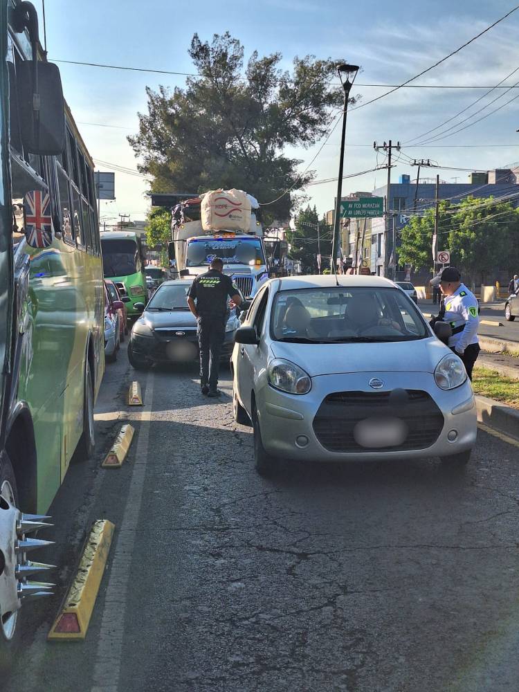 Los autos que circulen con placas non y holograma 1 y 2 podrás llevarse una multa.