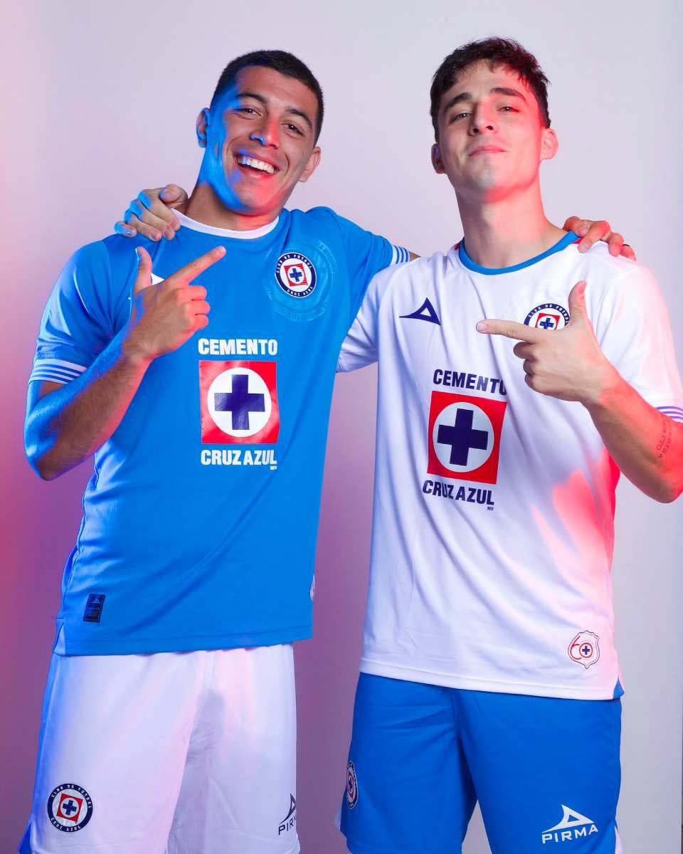 Presentaron sus dos playeras