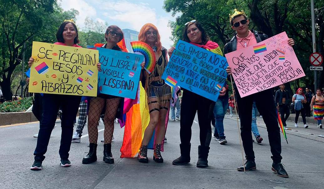 Los mensajes no pueden faltar dentro de la marcha.