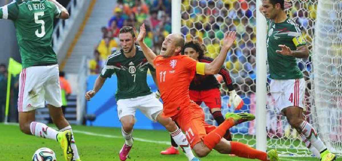 Arjen Robben vs México