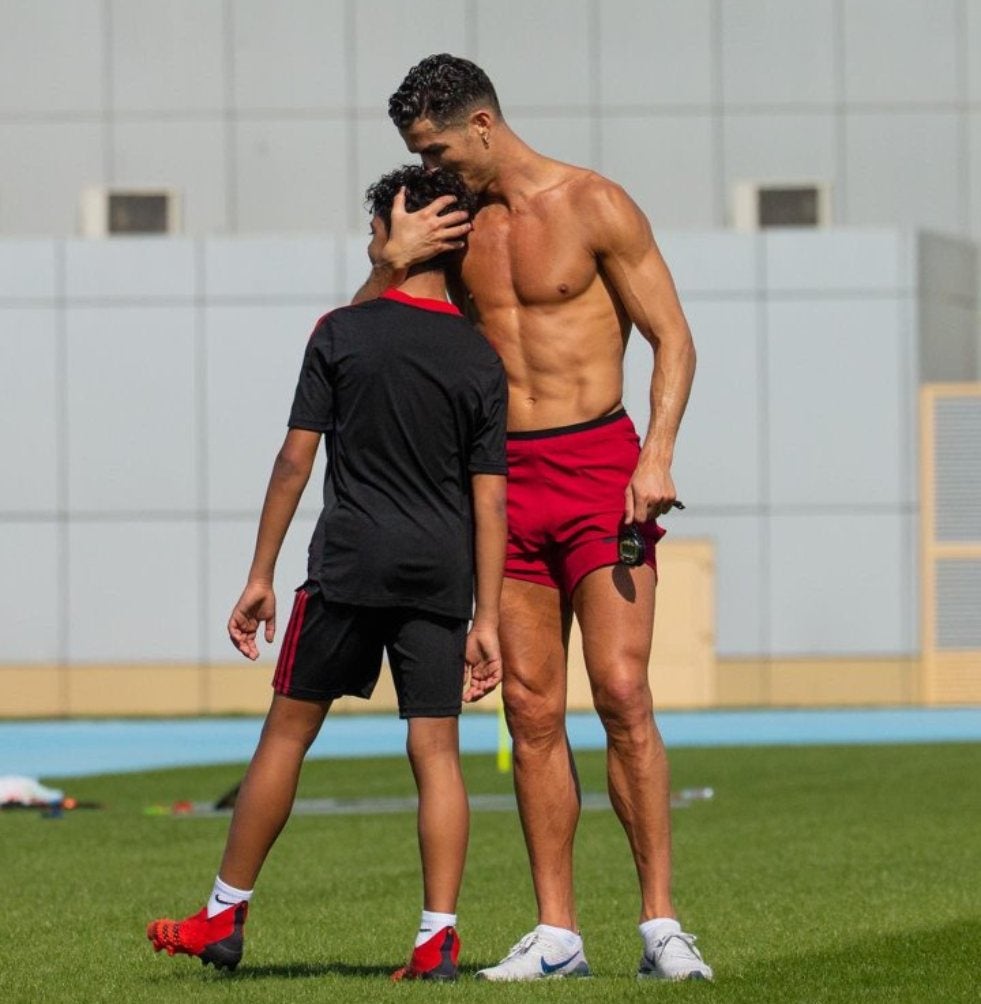 Cristiano Ronaldo y Cris Jr. entrenando 