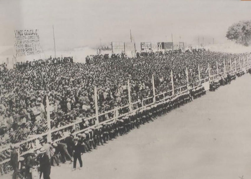 Afición en el Estadio Nacional de Lima 1927