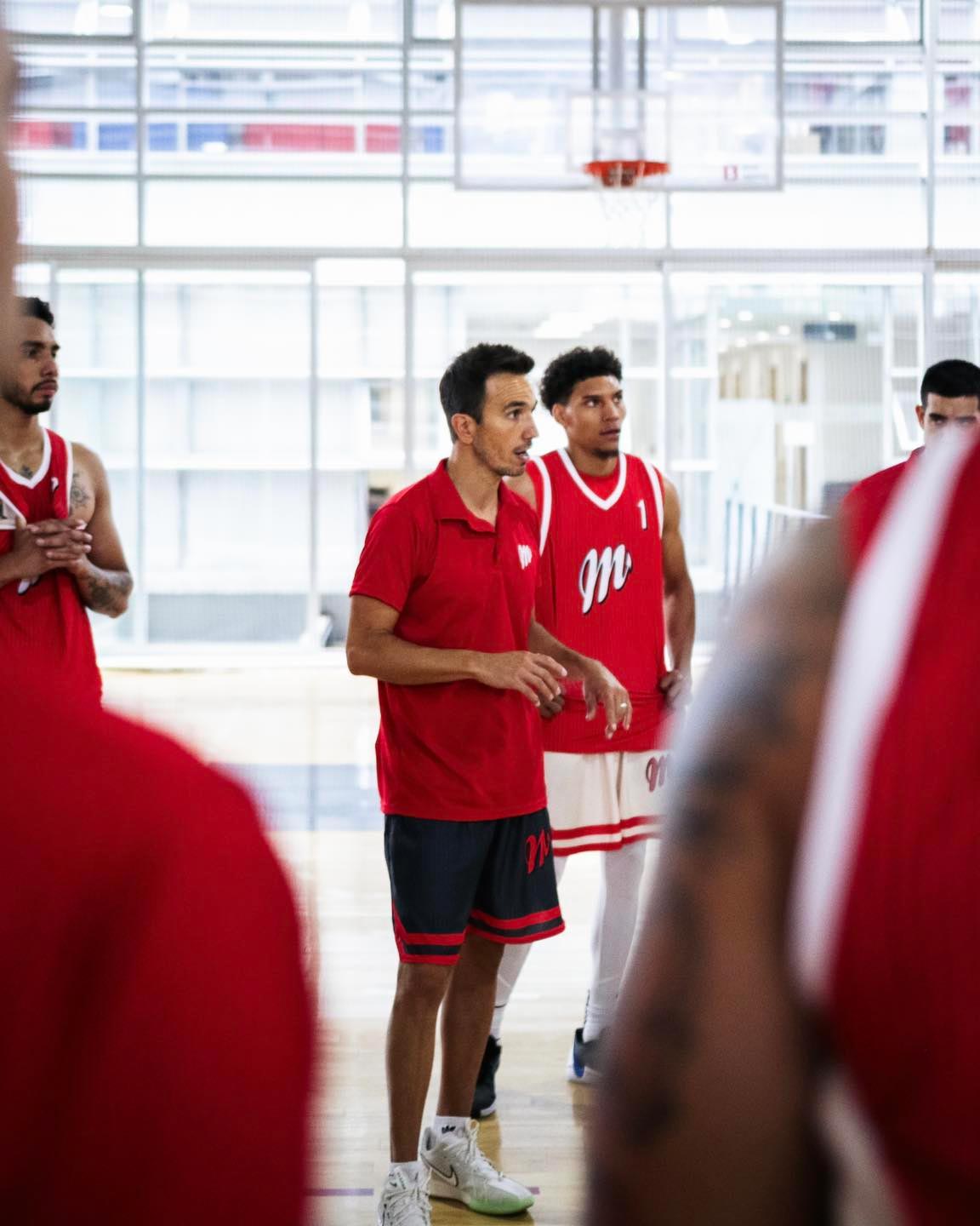 Los Pingos de basquetbol se preparan para la temporada