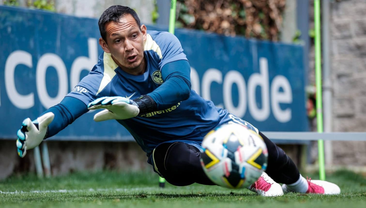 Rodolfo Cota en entrenamiento en el CAR