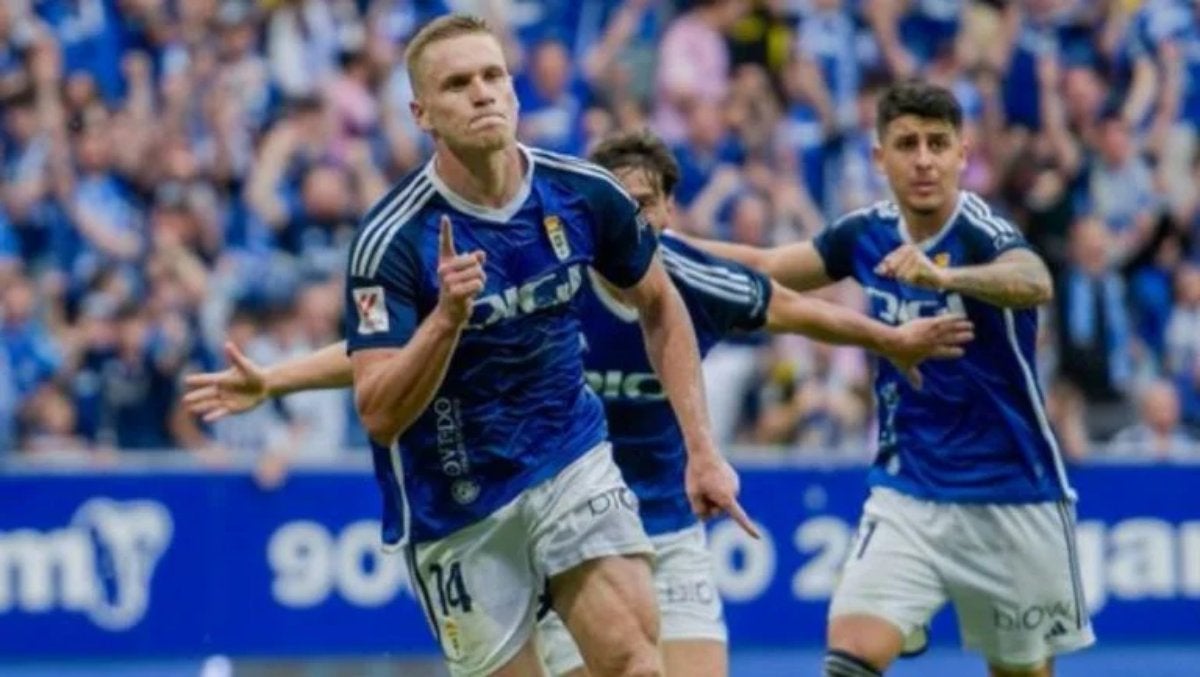 Jugadores del Real Oviedo celebran gol