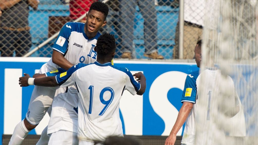 'Choco' Lozano festeja un gol con Honduras