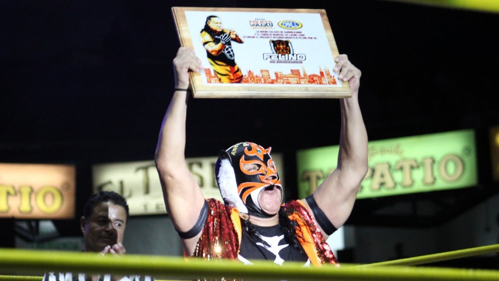 Homenajean a Felino por 40 Años de Historia en la Arena Coliseo de Guadalajara