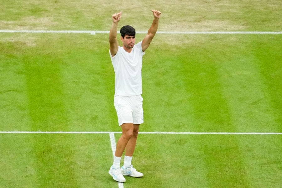 Carlos Alcaraz avanzó en Wimbledon