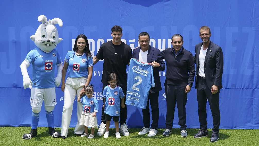 Jorge Sánchez se presenta con Cruz Azul