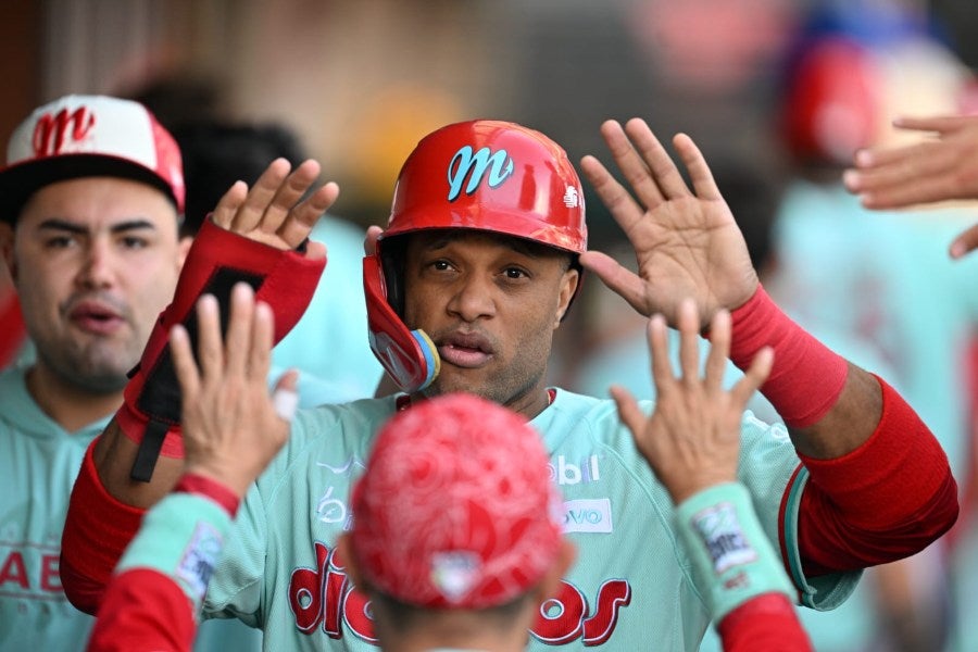 Robinson Canó en el dogout de Diablos