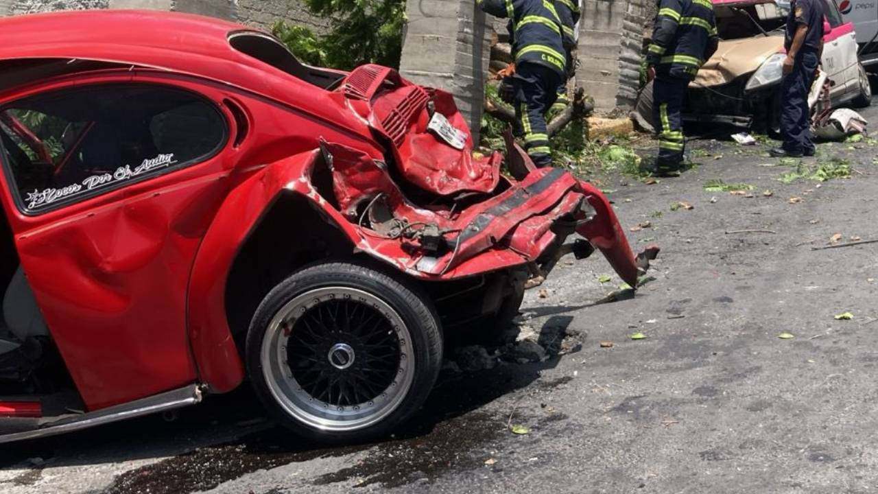 Así quedó destruido el auto clásico después del incidente.