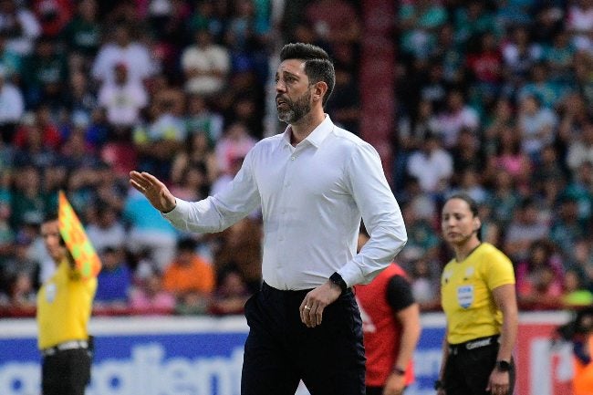 Jorge Bava durante un partido de León