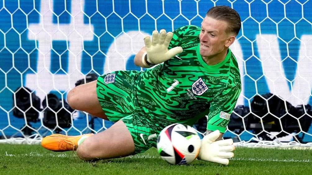 Pickford solo le atajó el penal a Akanji