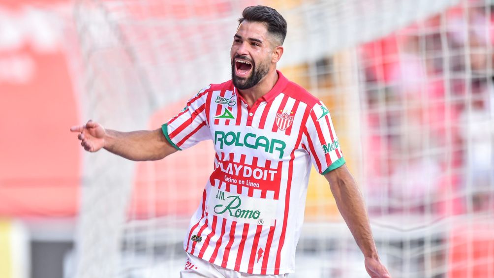 Giménez celebra un gol con Necaxa