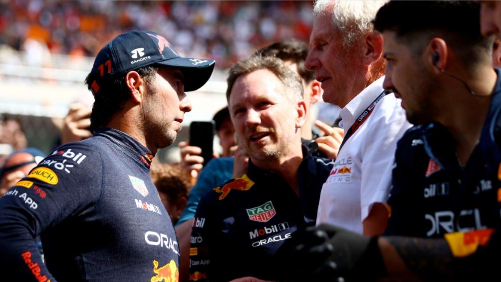 Checo Pérez, Christian Horner y Helmut Marko