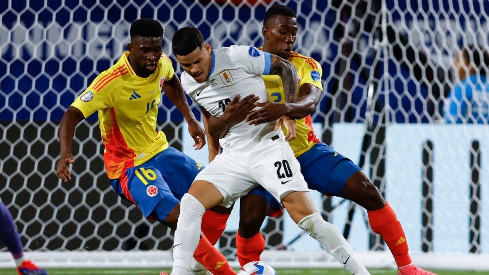 Uruguay no pudo contra 10 colombianos