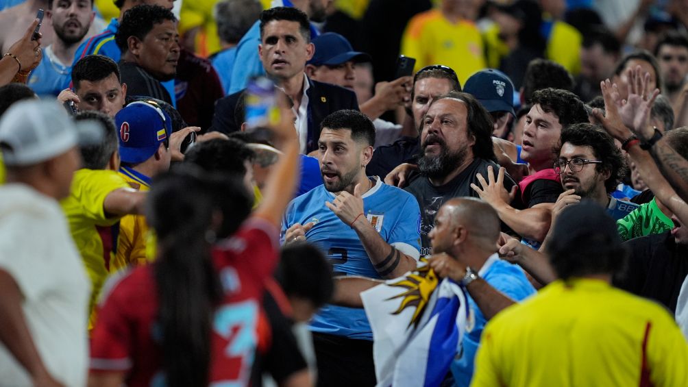 Momento tenso en las gradas después de Uruguay vs Colombia