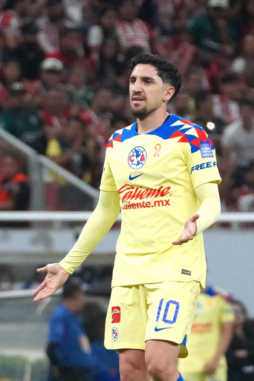 Diego Valdés en un partido de América