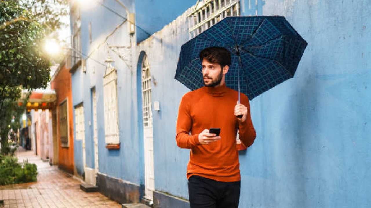 Prepárate con el paraguas si saldrás a la calle. 