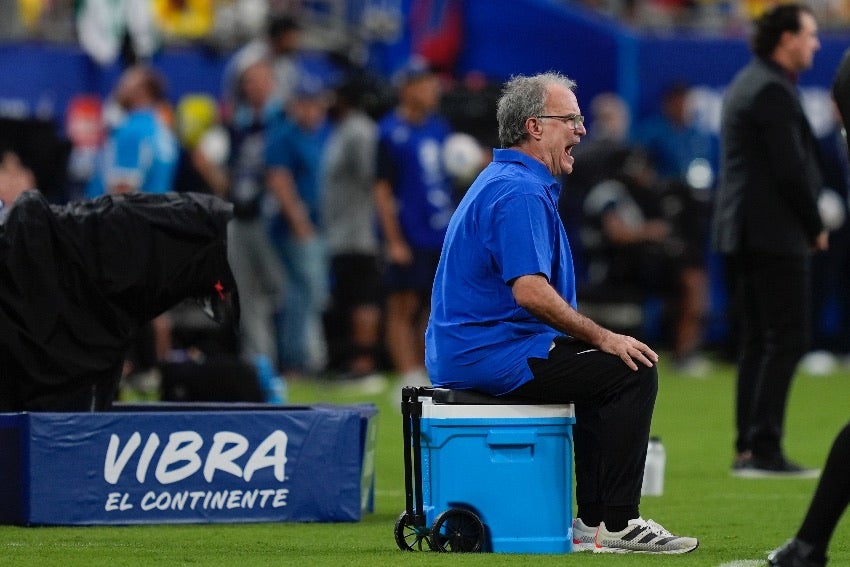 Bielsa durante la eliminación de Uruguay de la Copa América