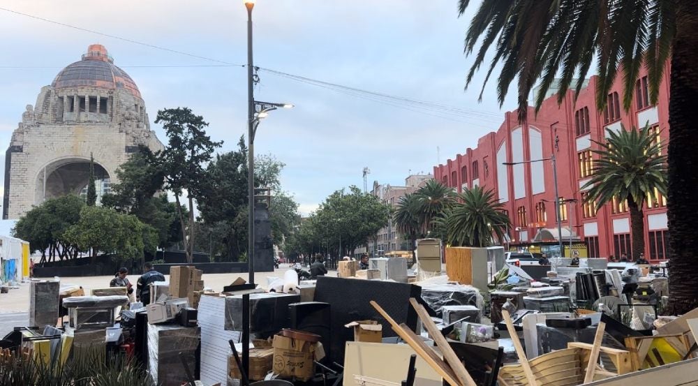 Las cosas están al aire libre con el riesgo de que les pase algo.