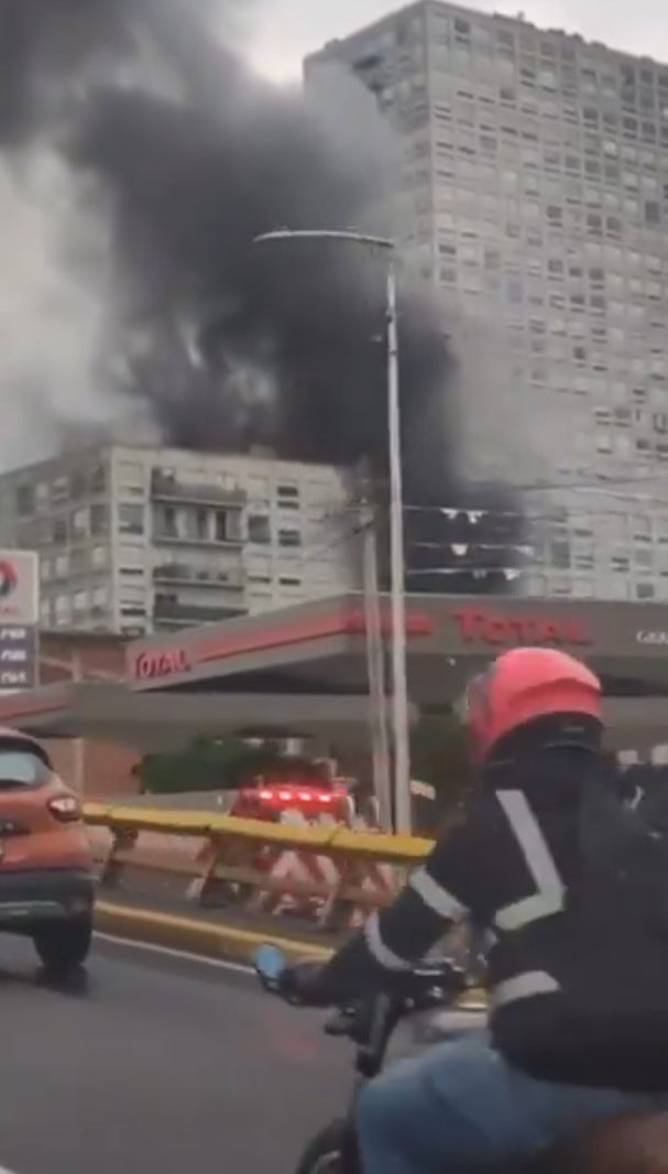 Desde Circuito Interior se podrían apreciar las llamas que salían del lugar.