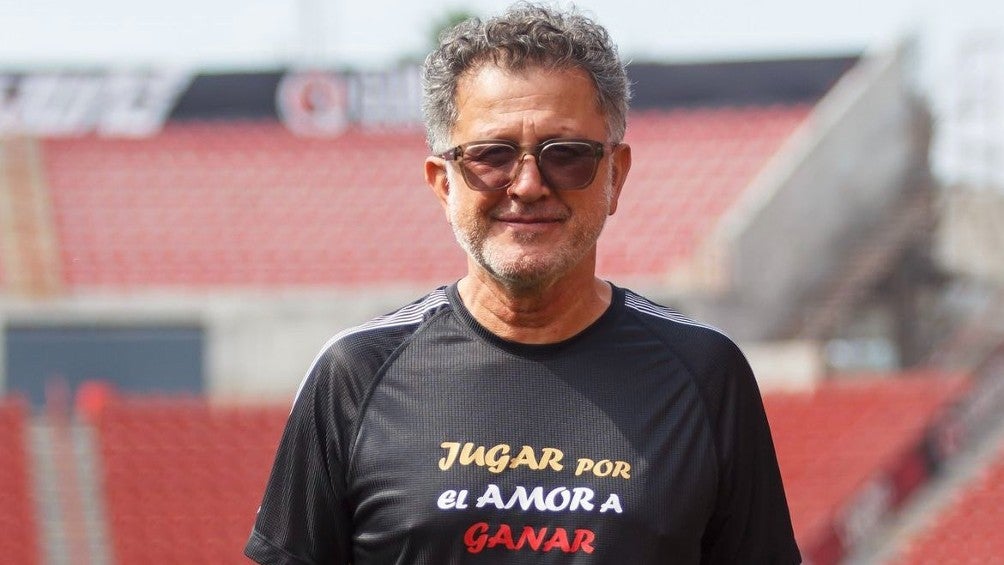 Playeras con frases motivacionales de Juan Carlos Osorio regresan en su etapa con Xolos