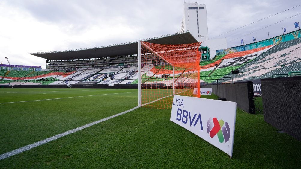 Estadio Nou Camp, cada de León