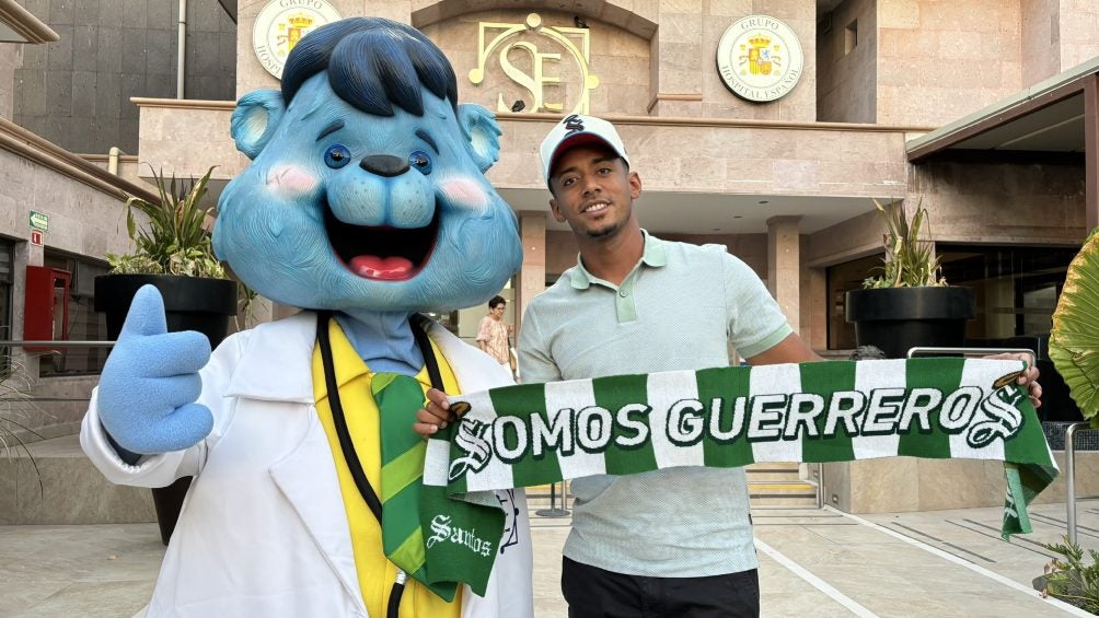 'Choco' Lozano llegando a Torreón