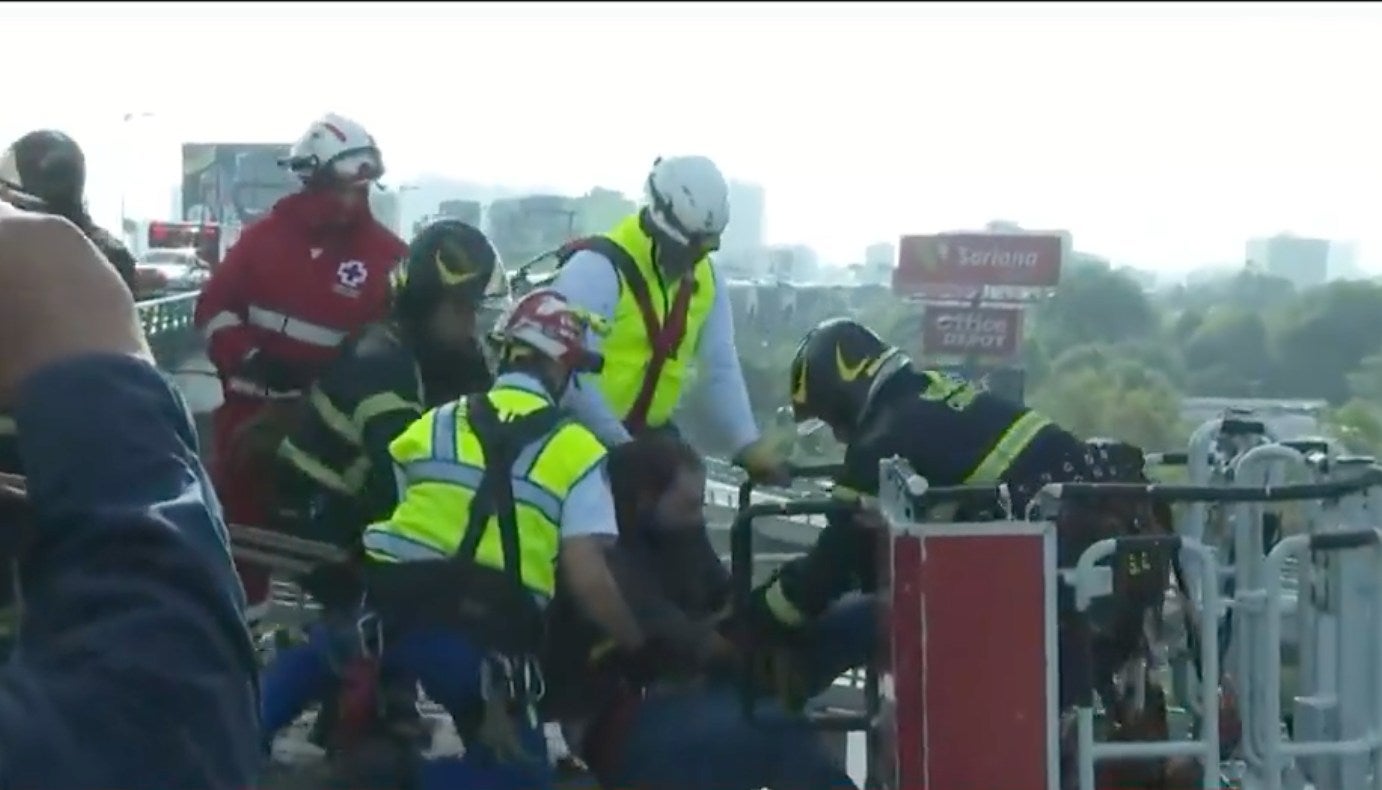 Los elementos de emergencia fueron los héroes del día.