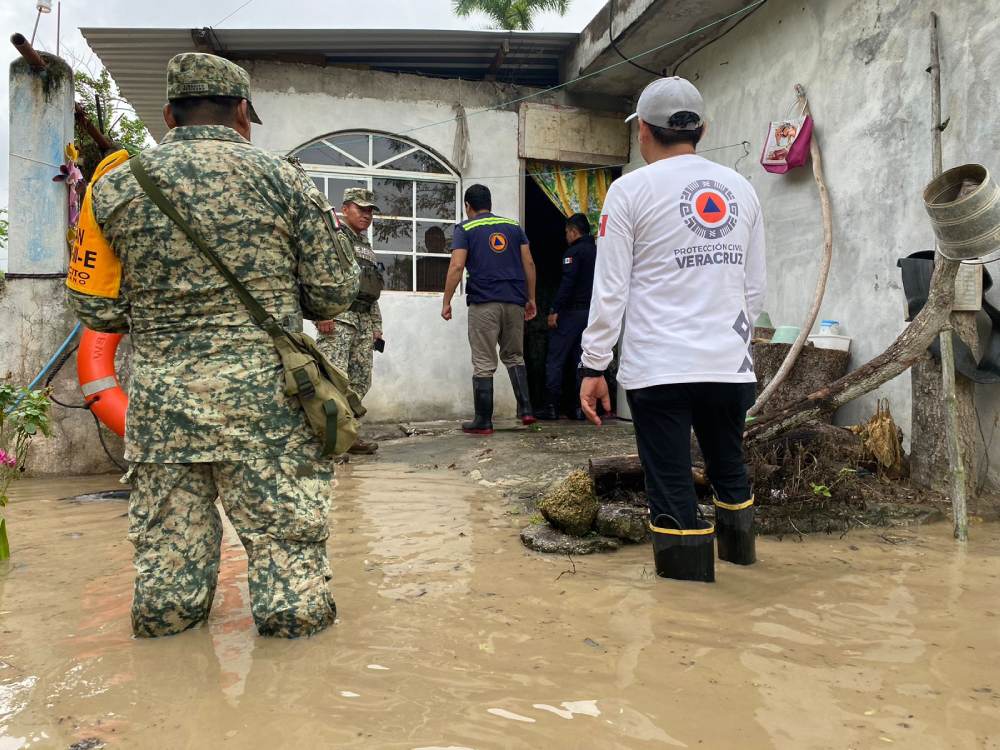 Los militares se sumaron a las acciones de rescate de personas.