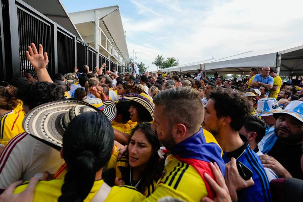 El ingreso al estadio fue caótico 