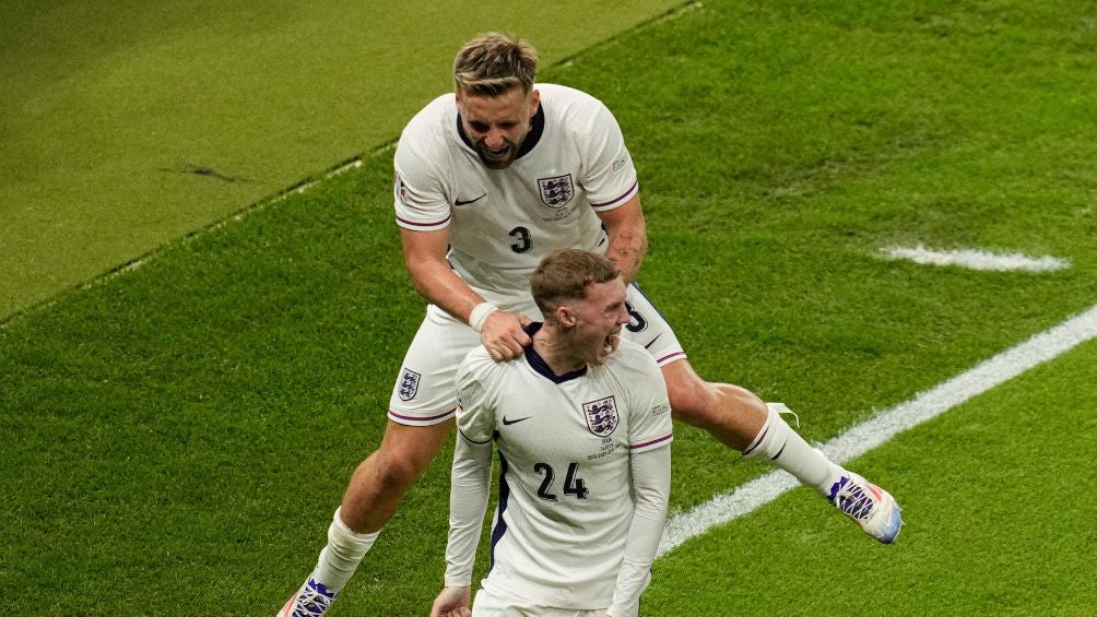 Cole Palmer celebra el gol del empate