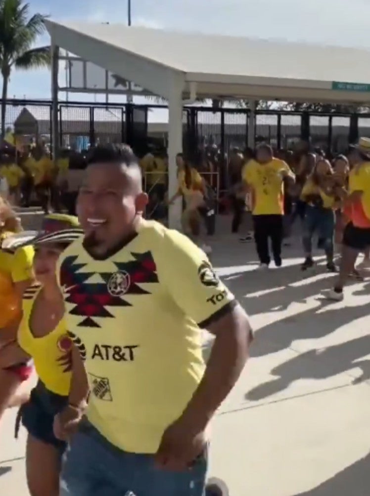 Aficioando del América colandose a la Final