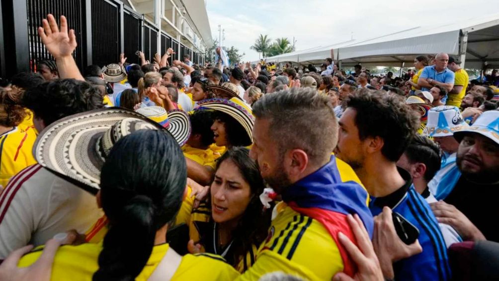 El caos se desató a las afuera del Hard Rock Stadium