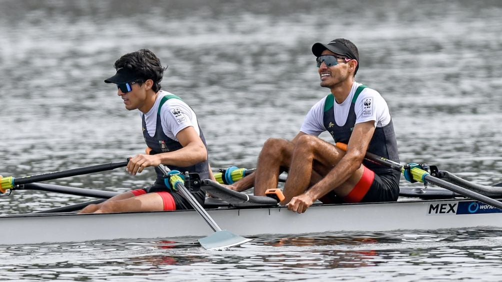 Alexis López junto a su compañero