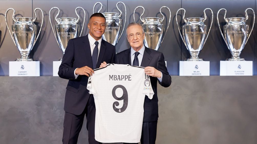 Mbappé posa junto a Florentino