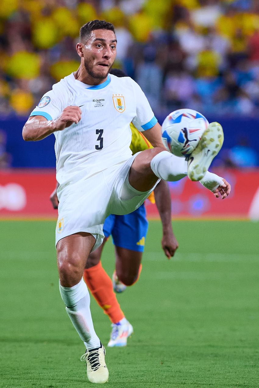 Cáceres en la Copa América con Uruguay