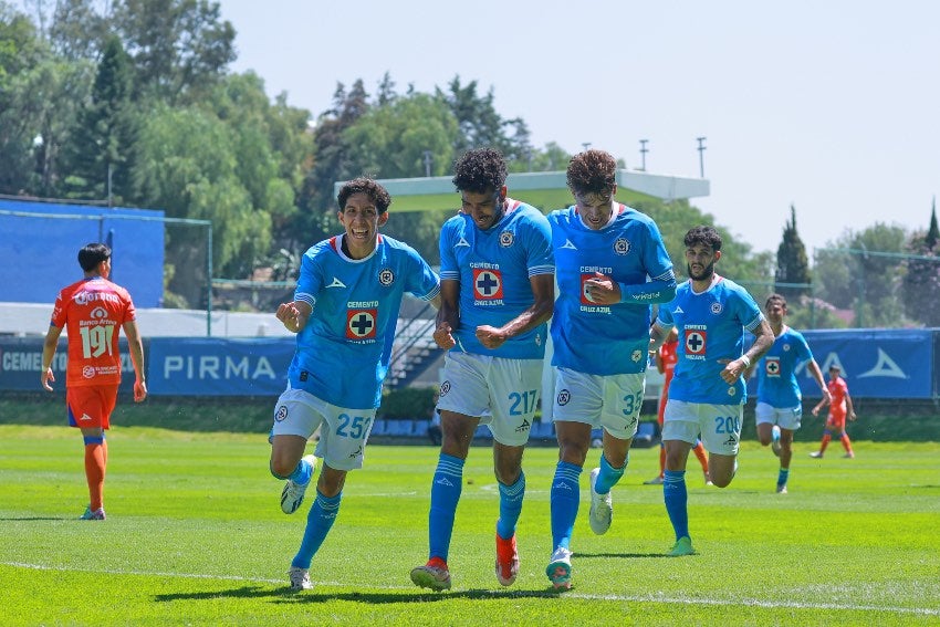 Samuel Espinosa en celebración de gol