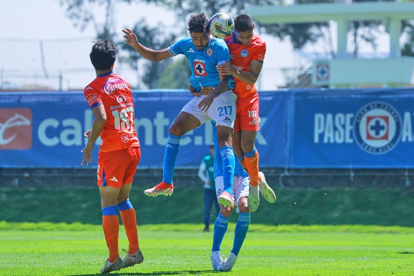 Samuel Espinosa en celebración de gol