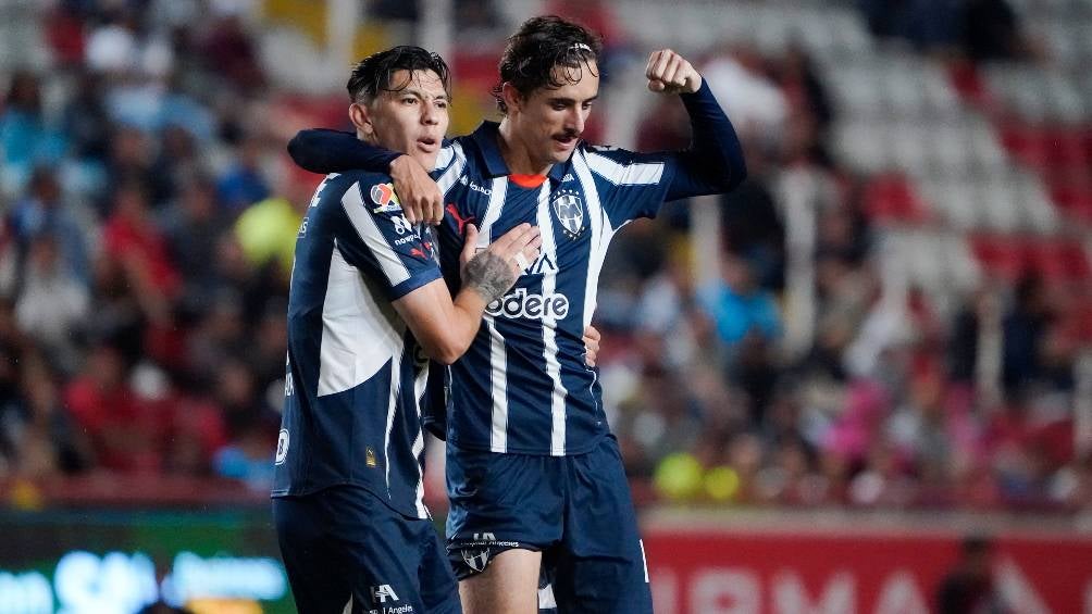 Rayados vence a Necaxa con polémica arbitral 